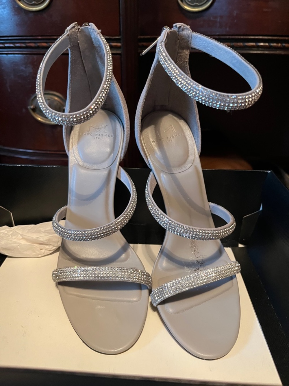 Sandals in Light Gray - Designer